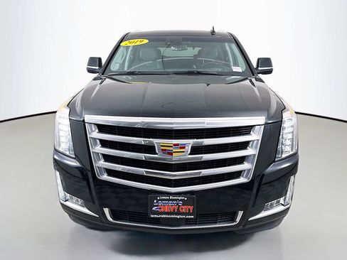 Used 2019 Cadillac Escalade Premium Luxury image 2