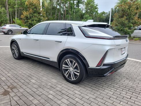Used 2024 Cadillac Lyriq Luxury RWD image 2