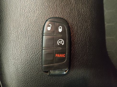 Used 2018 Jeep Compass Latitude w/ Popular Equipment Group FWD image 32