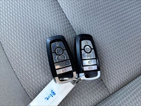 Used 2019 Ford Explorer XLT w/ Equipment Group 201A FWD image 13