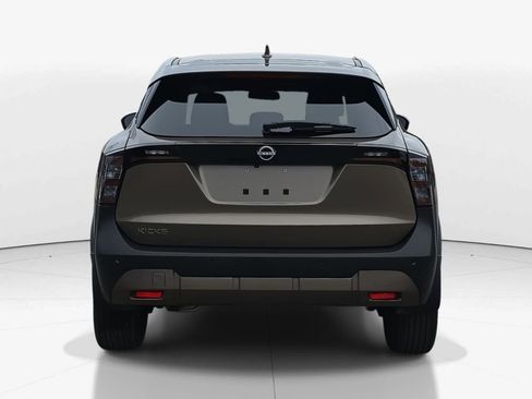 Used 2025 Nissan Kicks SV image 6