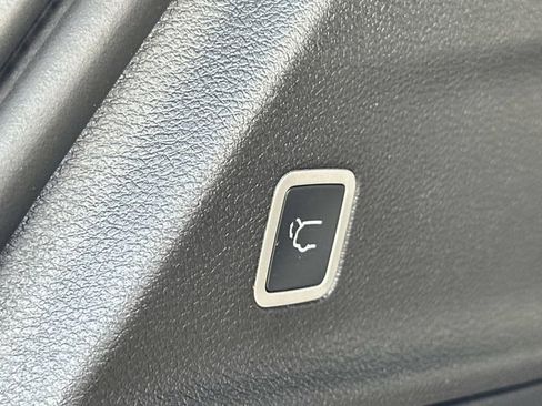 New 2026 Chrysler Pacifica Select FWD image 15