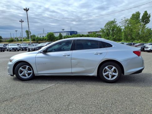 Used 2018 Chevrolet Malibu LS FWD image 34