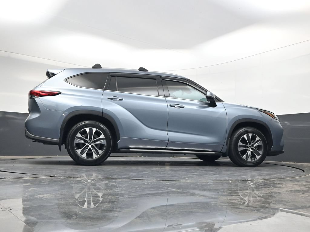 Used 2022 Toyota Highlander XLE FWD image 38