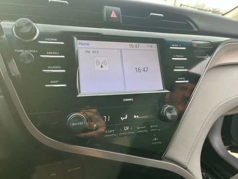 Used 2020 Toyota Camry SE image 17