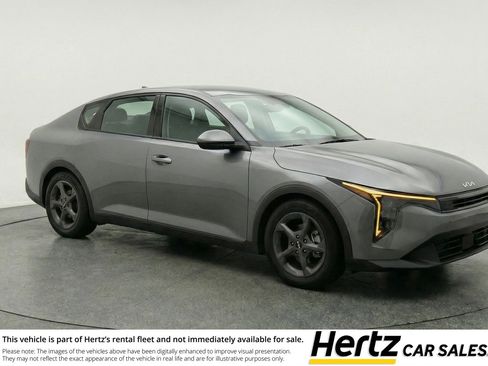 Used 2025 Kia K4 LXS FWD image 1