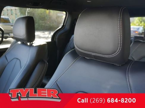 New 2026 Chrysler Pacifica Select image 37