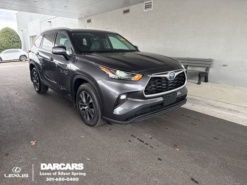 Used 2022 Toyota Highlander XLE image 1