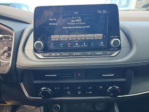 Used 2023 Nissan Rogue S image 15