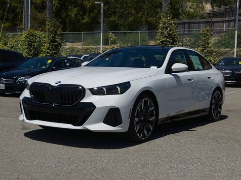 New 2026 BMW 530i w/ M Sport Package RWD image 2