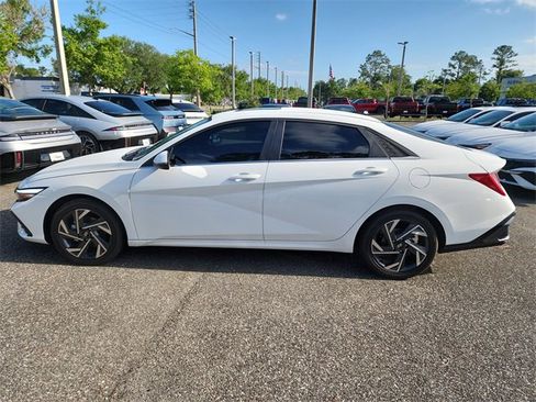 New 2025 Hyundai Elantra Limited image 5