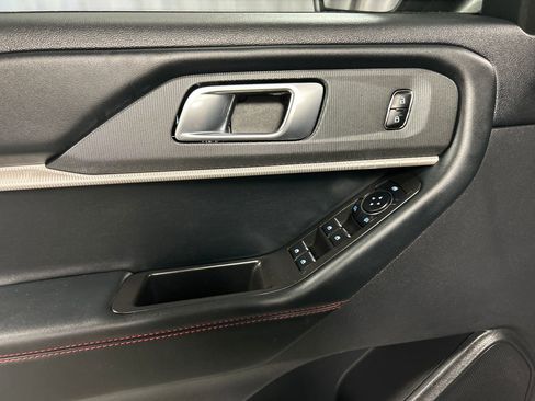Used 2025 Ford Explorer ST-Line w/ ST-Line Street Pack image 14