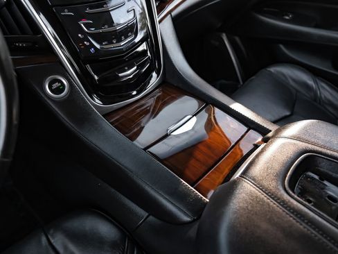 Used 2018 Cadillac Escalade Luxury RWD image 22