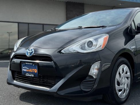 Used 2016 Toyota Prius C Two image 40