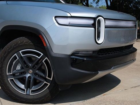 Used 2025 Rivian R1T Adventure image 2