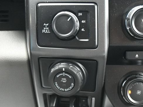Used 2018 Ford F150 XLT w/ Equipment Group 302A Luxury AWD/4WD image 21