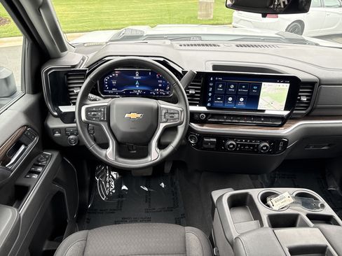 Used 2025 Chevrolet Silverado 2500 LT w/ Convenience Package AWD/4WD image 19