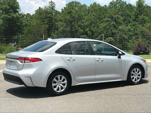 Used 2023 Toyota Corolla LE FWD image 3