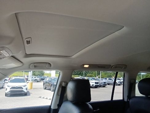 Used 2022 Nissan Armada Platinum w/ Captain's Chairs Package RWD image 15