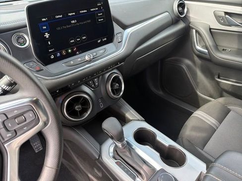 Used 2025 Chevrolet Blazer LT image 34