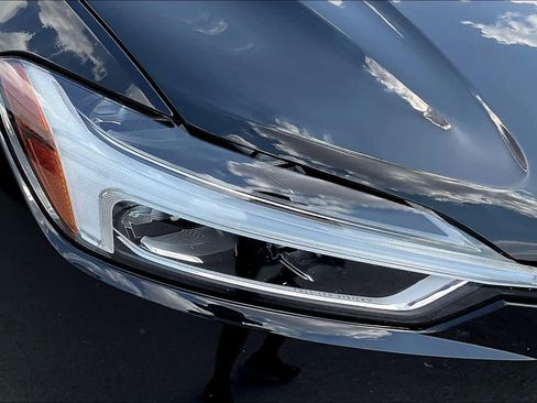 Used 2019 Volvo XC60 T5 Momentum FWD image 27