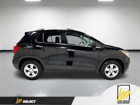 Used 2018 Chevrolet Trax LT w/ LT Convenience Package FWD image 6