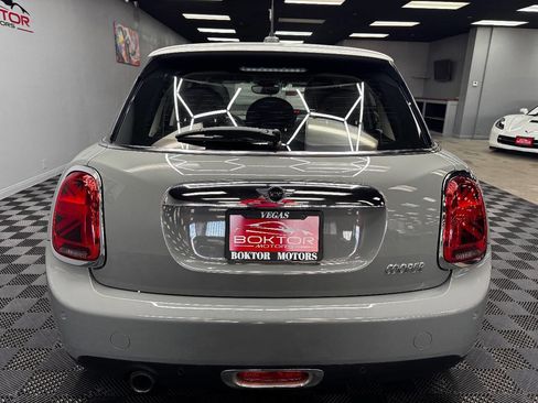 Used 2019 MINI Cooper 4-Door Hardtop w/ Premium Package image 10