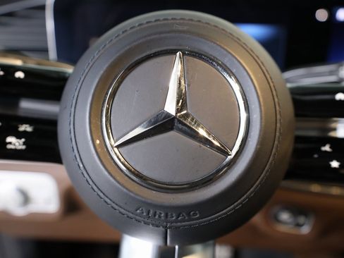 Used 2025 Mercedes-Benz GLS 450 4MATIC w/ AMG Line Exterior image 13