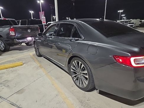 Used 2019 Lincoln Continental Select image 9