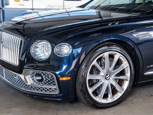 Used 2020 Bentley Flying Spur W12 image 12