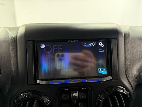 Used 2015 Jeep Wrangler Unlimited Sahara AWD/4WD image 53