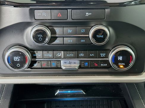 Used 2024 Ford Expedition XLT image 24