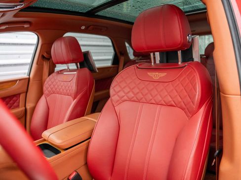 Used 2017 Bentley Bentayga image 28