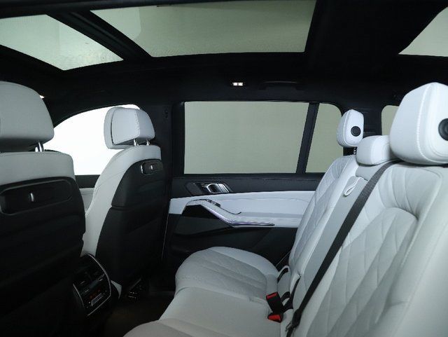 Used 2024 BMW X7 xDrive40i w/ Executive Package AWD/4WD image 18