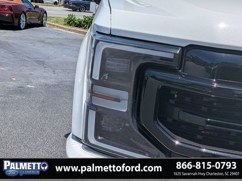 Used 2022 Ford F250 Lariat w/ Black Appearance Pkg AWD/4WD image 9