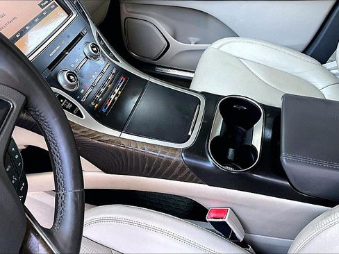 Used 2016 Lincoln MKX Reserve w/ Technology Package FWD image 13