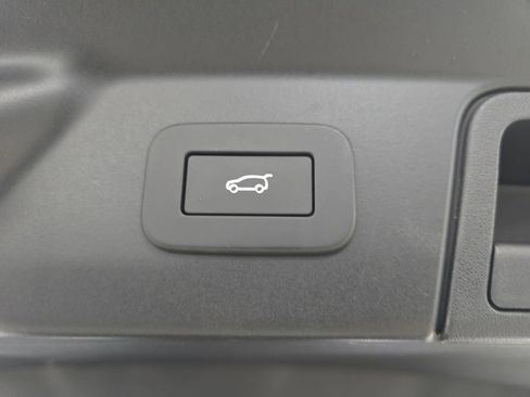 Used 2025 Land Rover Range Rover Velar Dynamic SE image 31