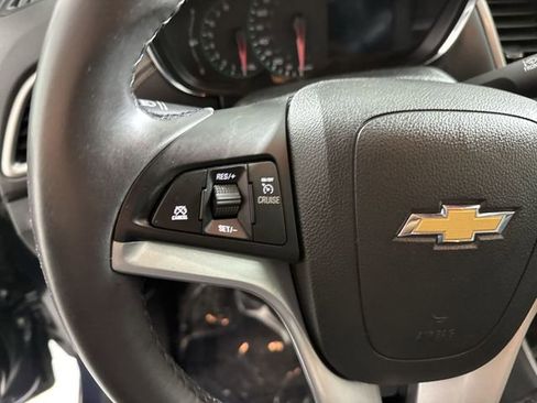 Used 2018 Chevrolet Trax LT w/ LT Convenience Package image 12