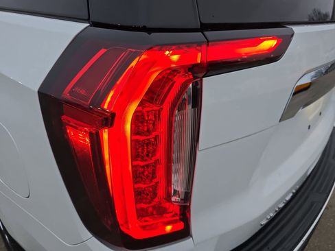 Used 2021 GMC Yukon SLE image 36