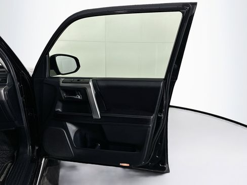 Used 2017 Toyota 4Runner Limited image 32