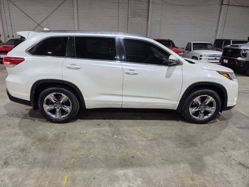 Used 2019 Toyota Highlander Limited Platinum AWD/4WD image 15
