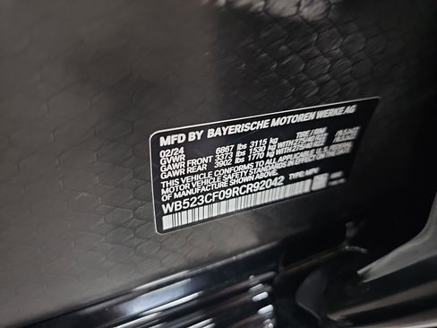Used 2024 BMW iX xDrive50 w/ Premium Package AWD/4WD image 37
