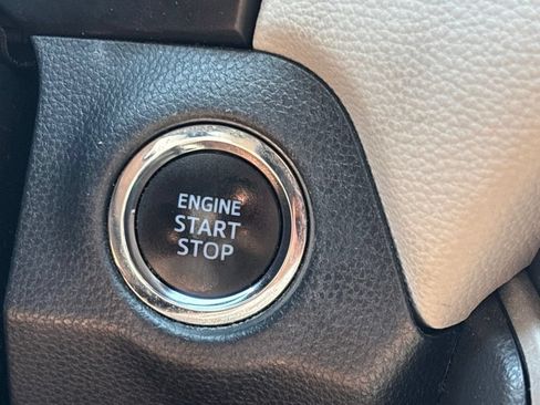 Used 2019 Toyota RAV4 XLE FWD image 18