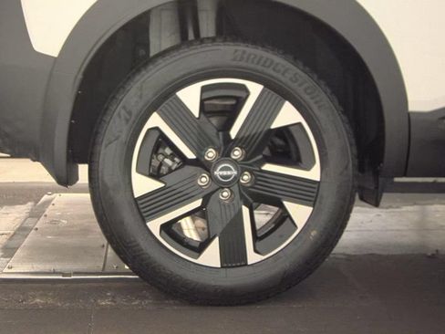 Used 2025 Nissan Kicks SR FWD image 23