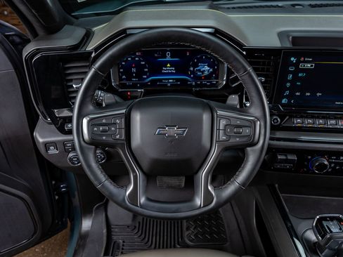 Used 2025 Chevrolet Silverado 1500 ZR2 w/ Technology Package image 17