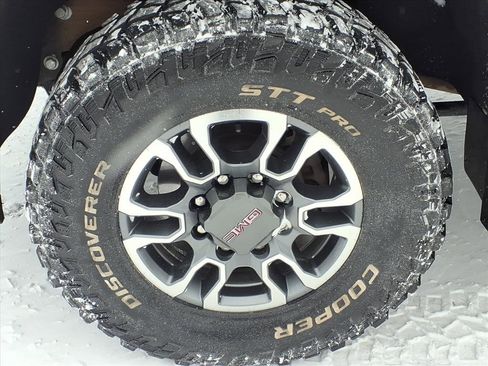 Used 2024 GMC Sierra 2500 SLT w/ SLT Premium Package image 5