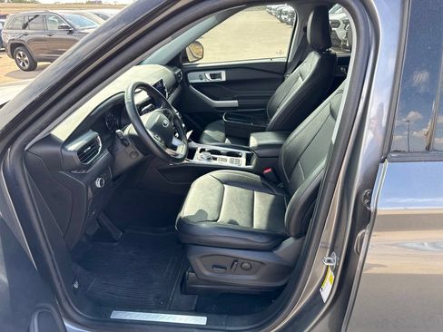 Used 2022 Ford Explorer Limited w/ Equipment Group 301A RWD image 19
