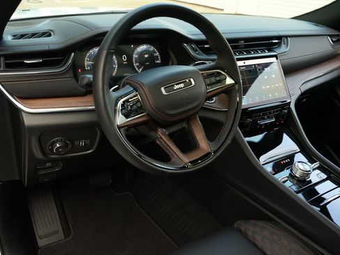 Used 2025 Jeep Grand Cherokee Summit w/ MOPAR Finishing Package AWD/4WD image 2