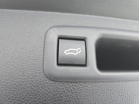 Used 2023 Toyota Highlander L image 14