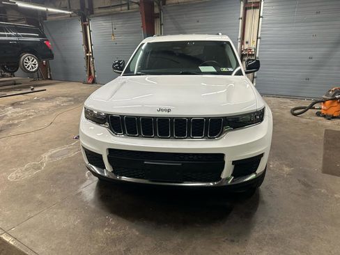 Used 2021 Jeep Grand Cherokee L Laredo w/ Luxury Tech Group I image 2